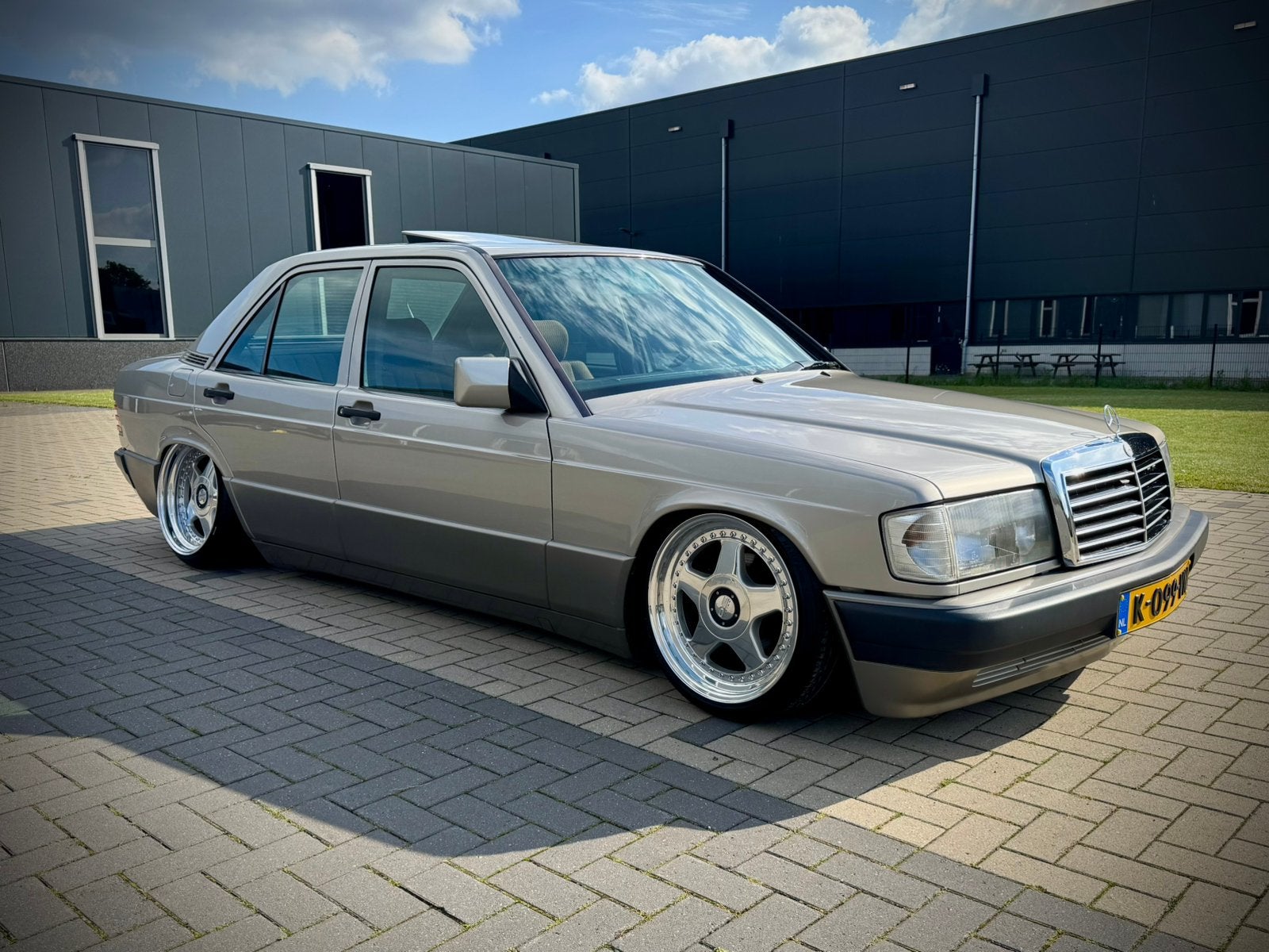Mercedes-Benz Mercedes 1992 airride Grijs, 4 cilinders, Metallic lak, Bruin, Handgeschakeld