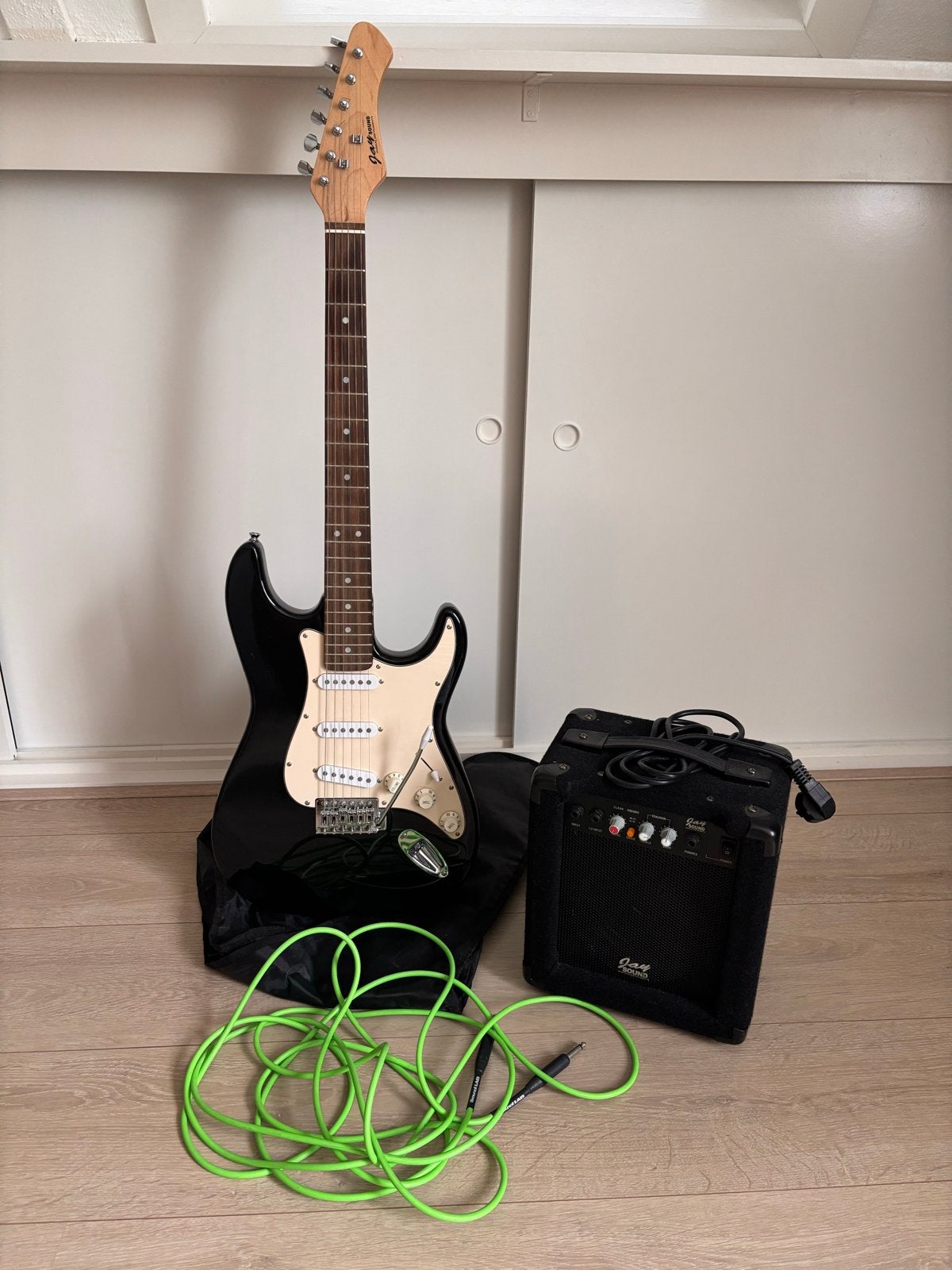 Jay Sound elektrische gitaar met versterker en accessoires, Gebruikt, Met versterker, Solid body, Ophalen