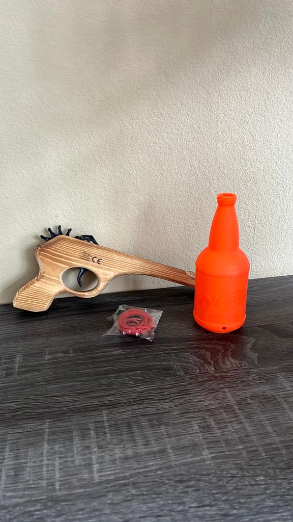Houten elastiek pistool met nerf flesje, Ophalen of Verzenden, Zo goed als nieuw