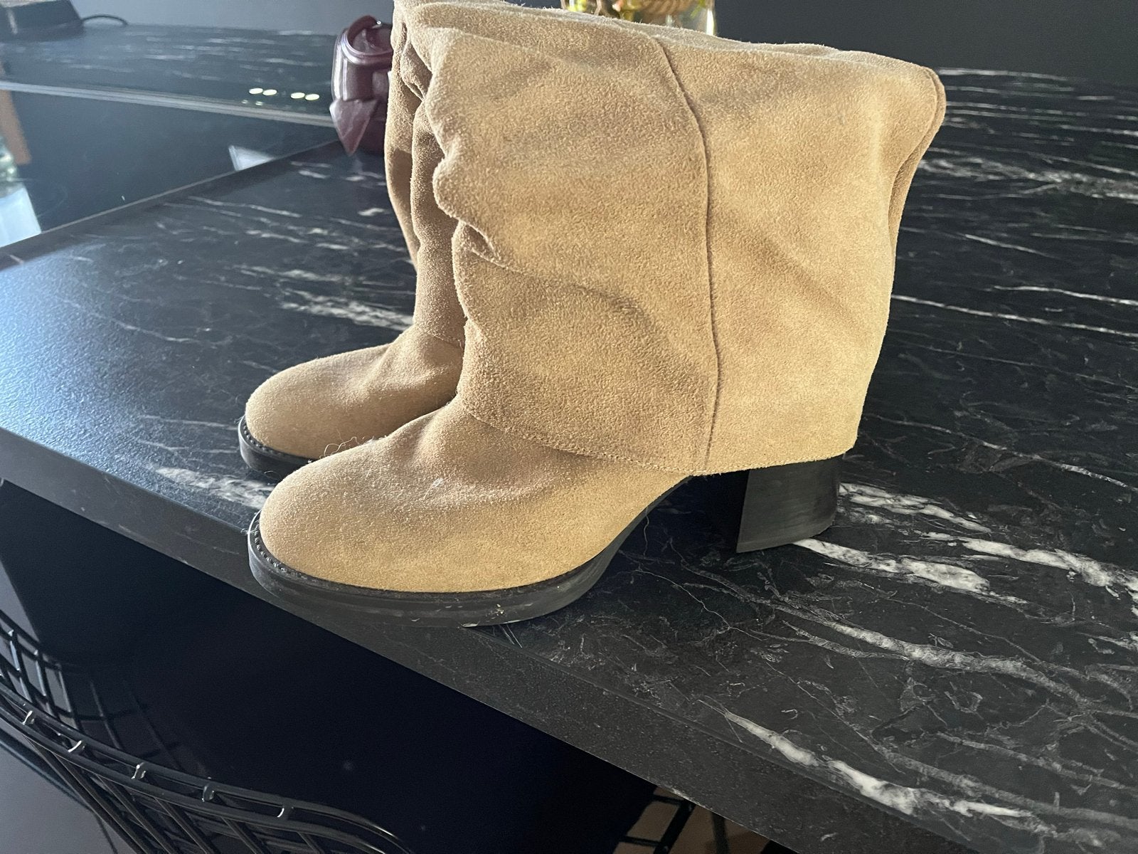 Zara Suède laarzen met hak - Beige mt 37, Ophalen of Verzenden, Gedragen, Beige, Lage of Enkellaarzen