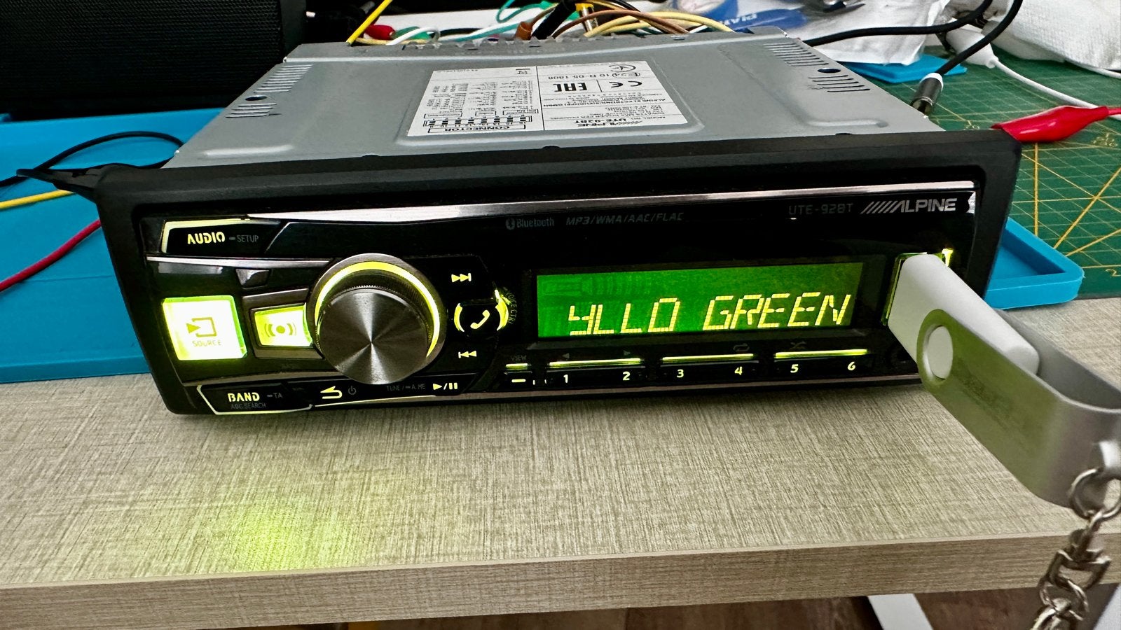 Alpine UTE-92BT Autoradio met Bluetooth en FLAC ondersteunin, Ophalen of Verzenden, Gebruikt