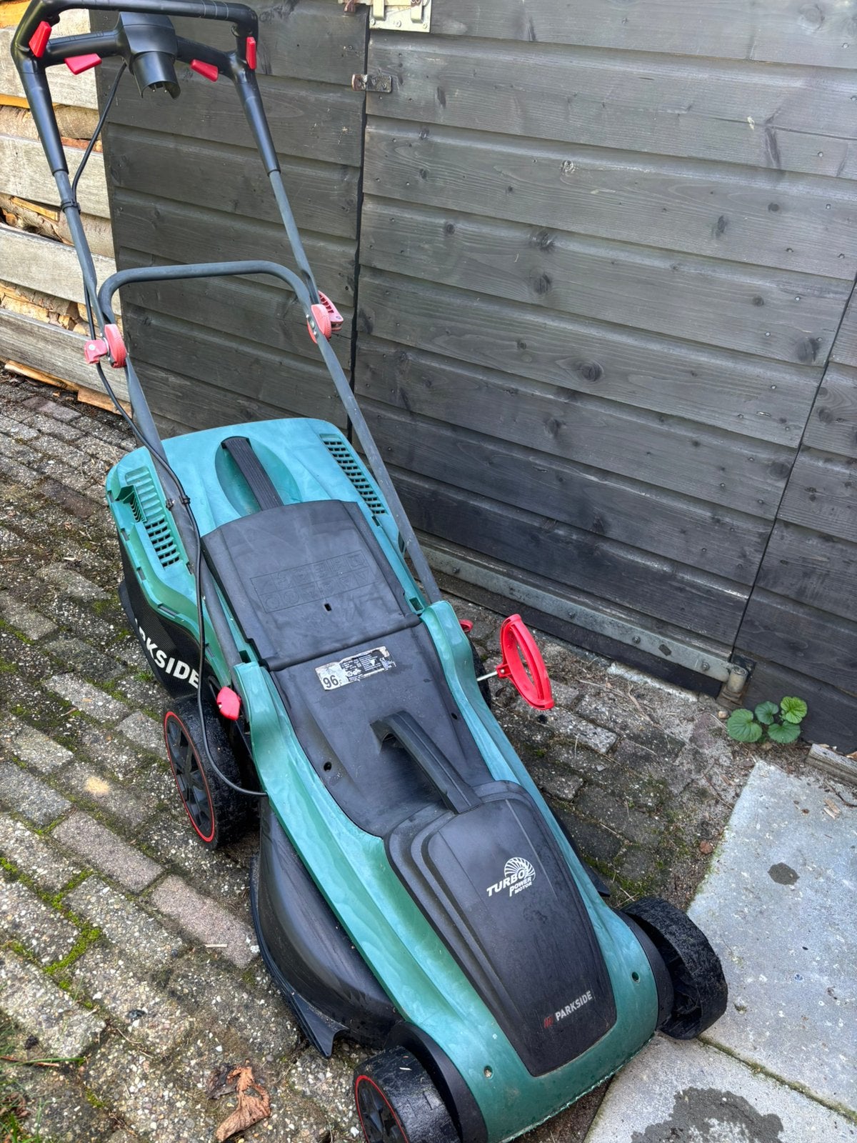 Te koop elektrische grasmaaimachine in goede staat., Tuin en Terras, Ophalen, Gebruikt, Elektrische grasmaaier, Opvangzak