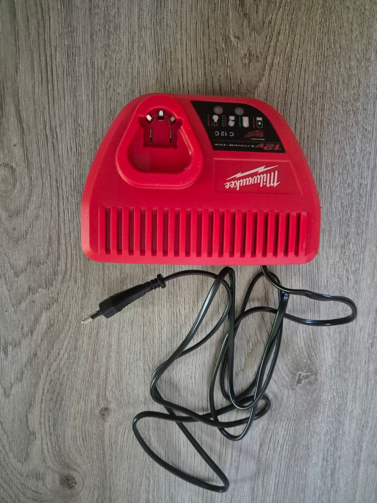 Milwaukee C12 C Acculader 12V Li-Ion, Ophalen of Verzenden, Zo goed als nieuw, Overige typen, Milwaukee