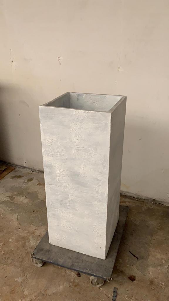NIEUW! Grote hoge witte bloempot (45x45x110cm), Tuin en Terras, Bloembakken en Plantenbakken, Ophalen, Overige materialen, Minder dan 60 cm