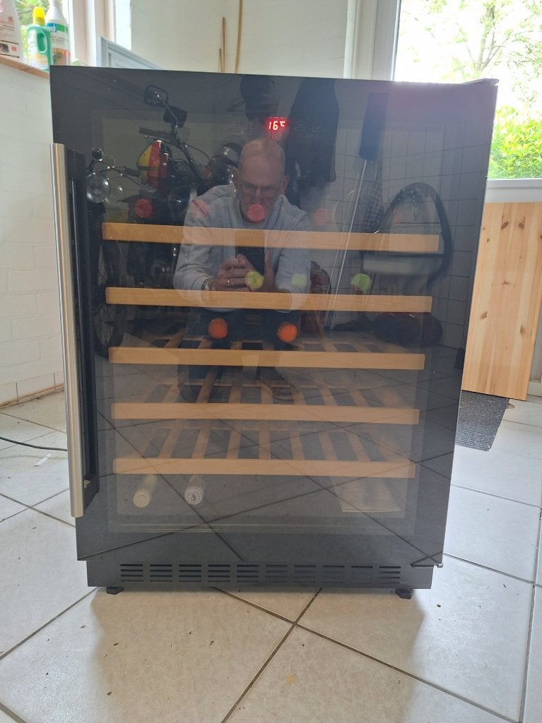 kleine wijnkoelkast, Ophalen, Zonder vriesvak, Minder dan 85 cm, Energieklasse A of zuiniger