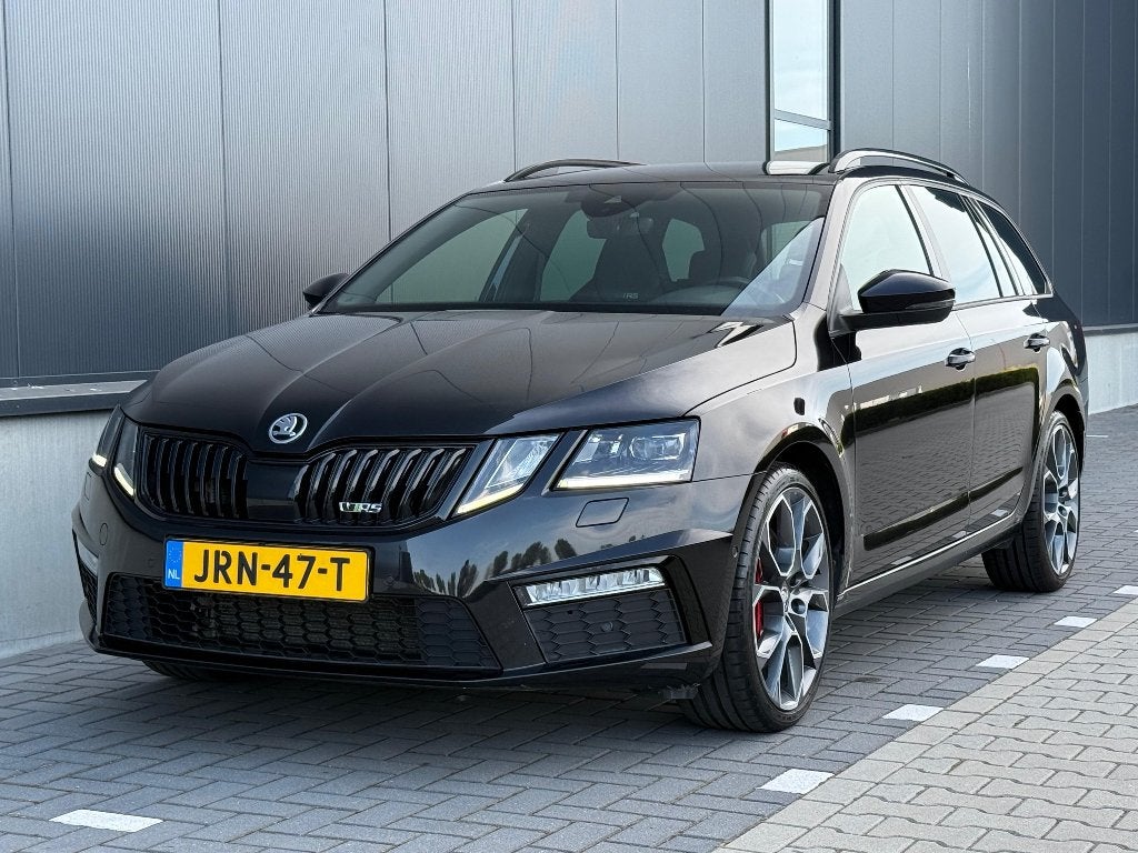 Skoda Octavia RS 2.0 TSI 245pk Dsg-7 2017 19'' Elktr.stoelen, Auto's, Skoda, 4 cilinders, 1984 cc, Parkeerassistent, Zwart