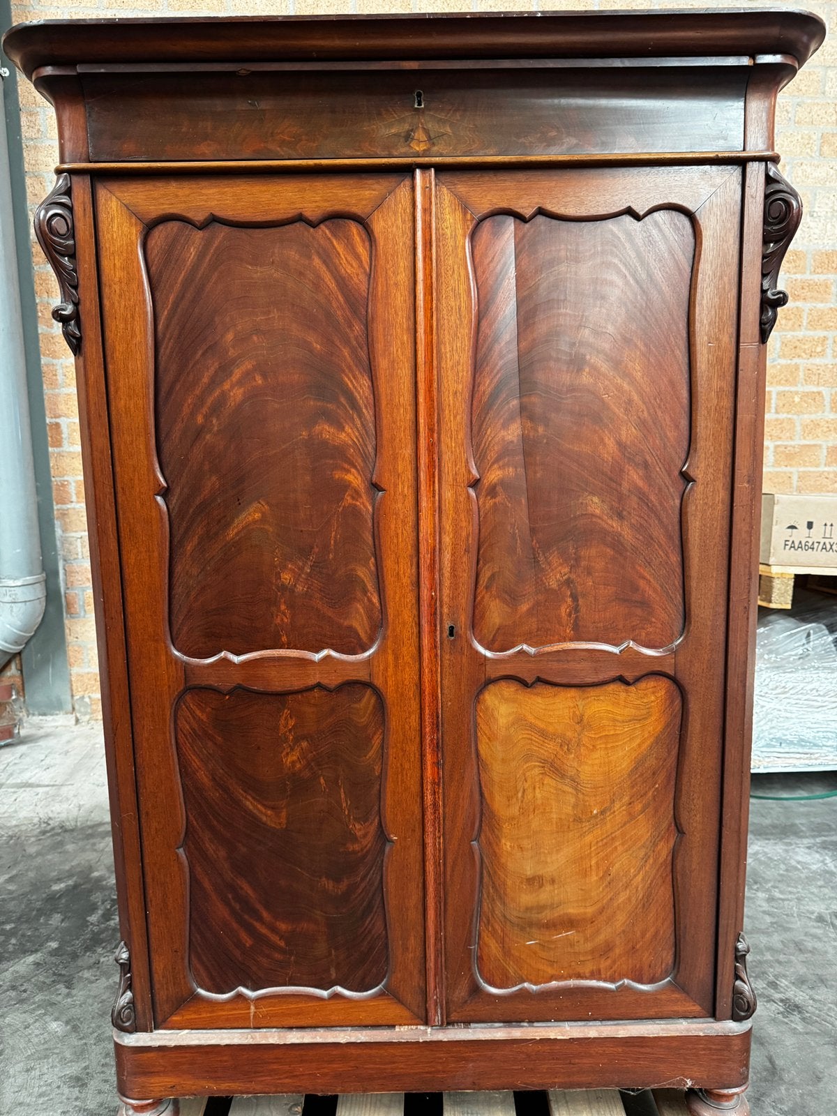 Bijzondere mahoniehouten kast – Biedermeier stijl, Ophalen