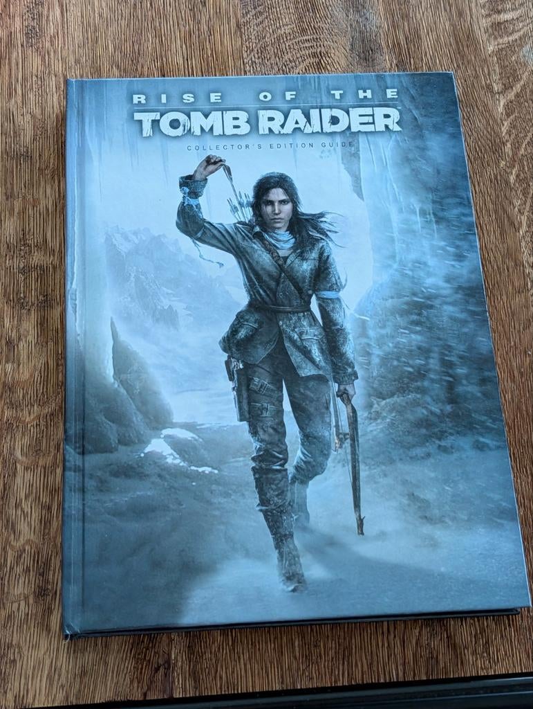 Rise of the Tomb Raider Collector's Edition Guide, Boeken, Fantasy, Zo goed als nieuw, Ophalen of Verzenden