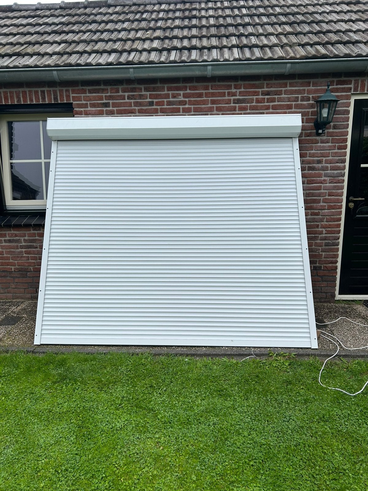 Rolluik elektrisch afmeting 2422mm x 1960mm Wit Jaar oud!, Doe-het-zelf en Verbouw, Ophalen, 200 cm of meer, Wit, Zo goed als nieuw