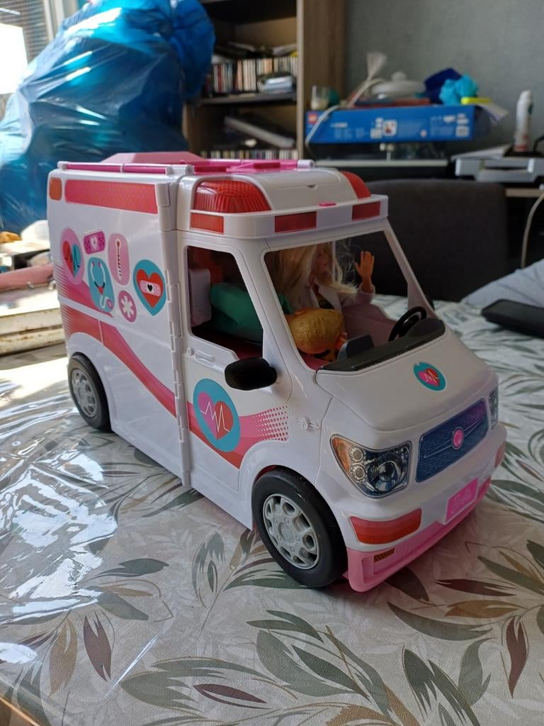 Barbie Ambulance Speelset met Poppen, Ophalen, Zo goed als nieuw, Meisje