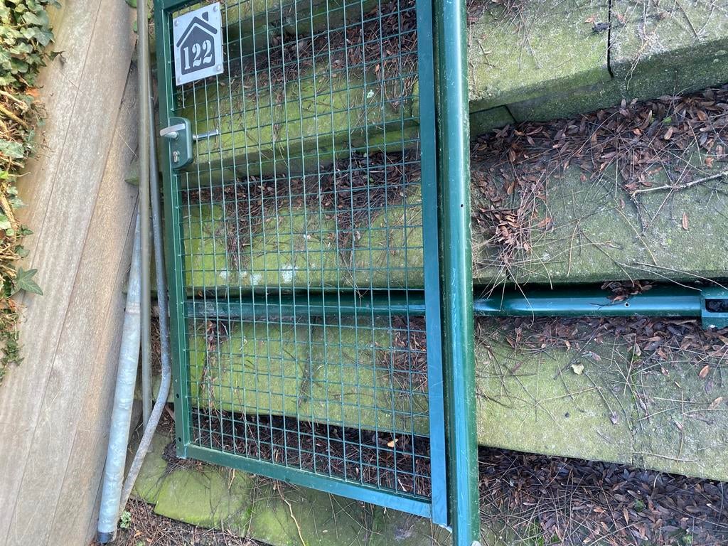 Groen stevig ijzeren hekwerk met poort en palen, Tuin en Terras, Ophalen, Met poort, Gebruikt, Gaashekwerk