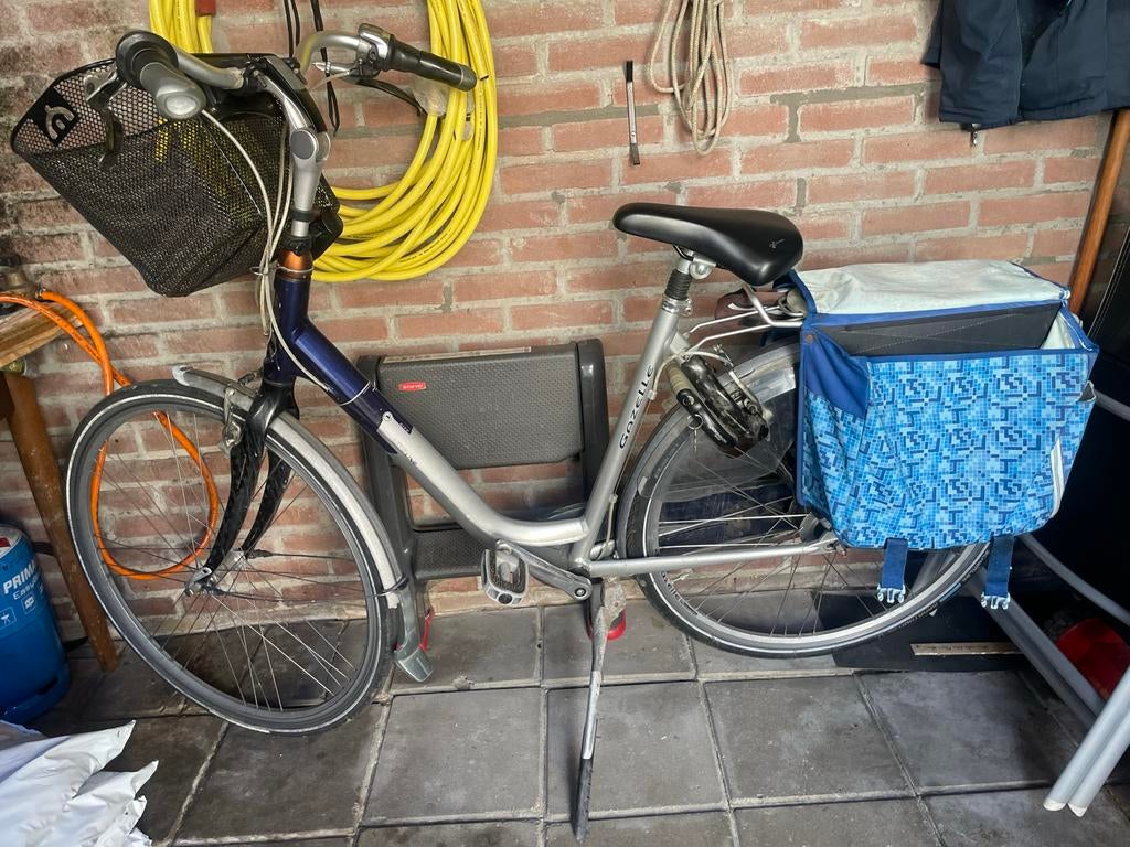 Gazelle damesfiets met mand en fietstassen, Gebruikt, Velgrem, Versnellingen, Ophalen of Verzenden