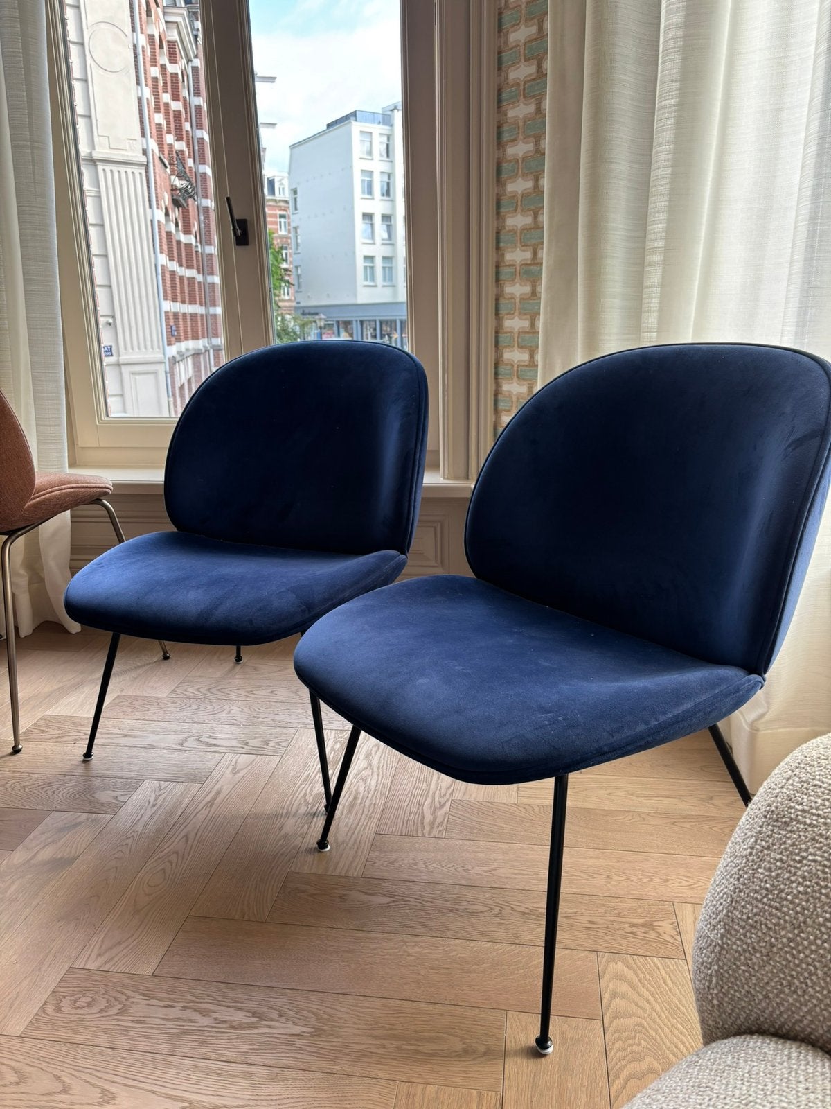 Gubi Beetle Lounge fauteuil Gubi Velvet, Ophalen, Gebruikt, 75 tot 100 cm, 50 tot 75 cm