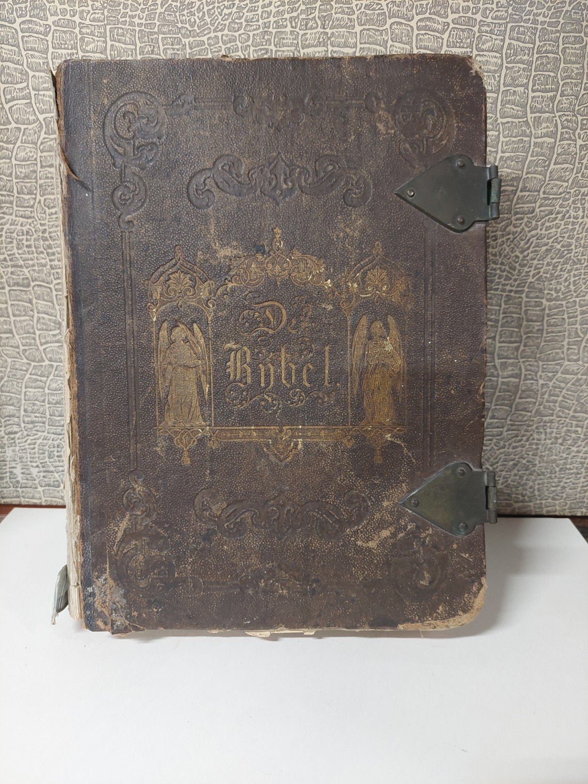 Antieke Bijbel met koperen sluitingen - Prachtuitgave, Antiek en Kunst, Antiek | Boeken en Bijbels, Ophalen of Verzenden