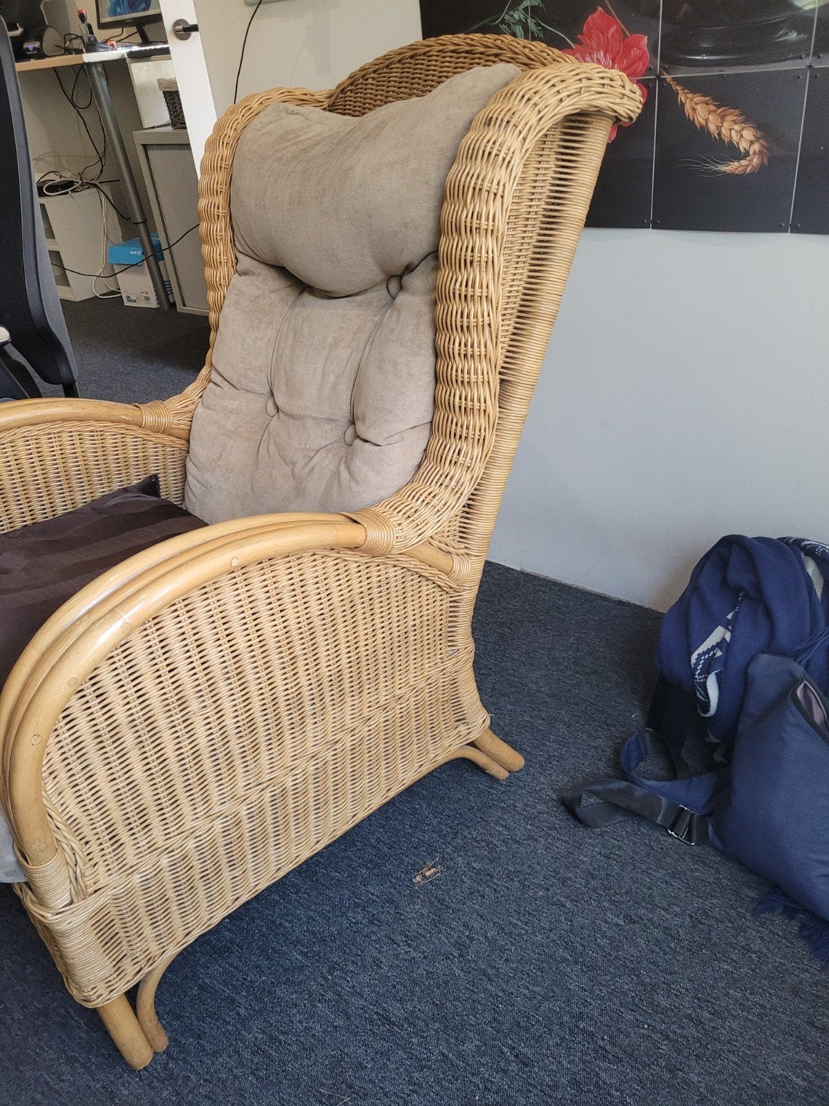 Comfortabele rotan stoel met kussen, Huis en Inrichting, Stoelen, Ophalen, Gebruikt, Bruin, Stof