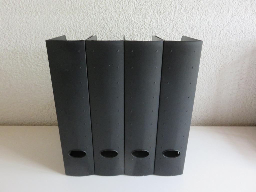 4 zwarte geperforeerde tijdschriftencassettes lectuurbakken, Ophalen of Verzenden, Zo goed als nieuw