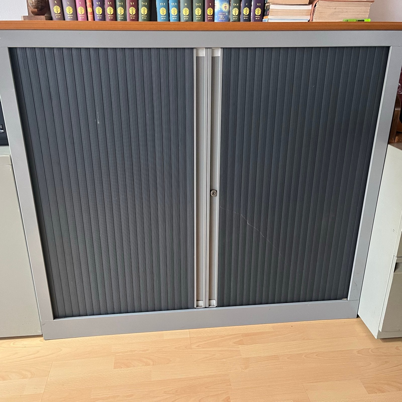 Archiefkast met roldeuren en slot, Huis en Inrichting, Kasten | Roldeurkasten en Archiefkasten, Ophalen, Gebruikt, 100 tot 150 cm