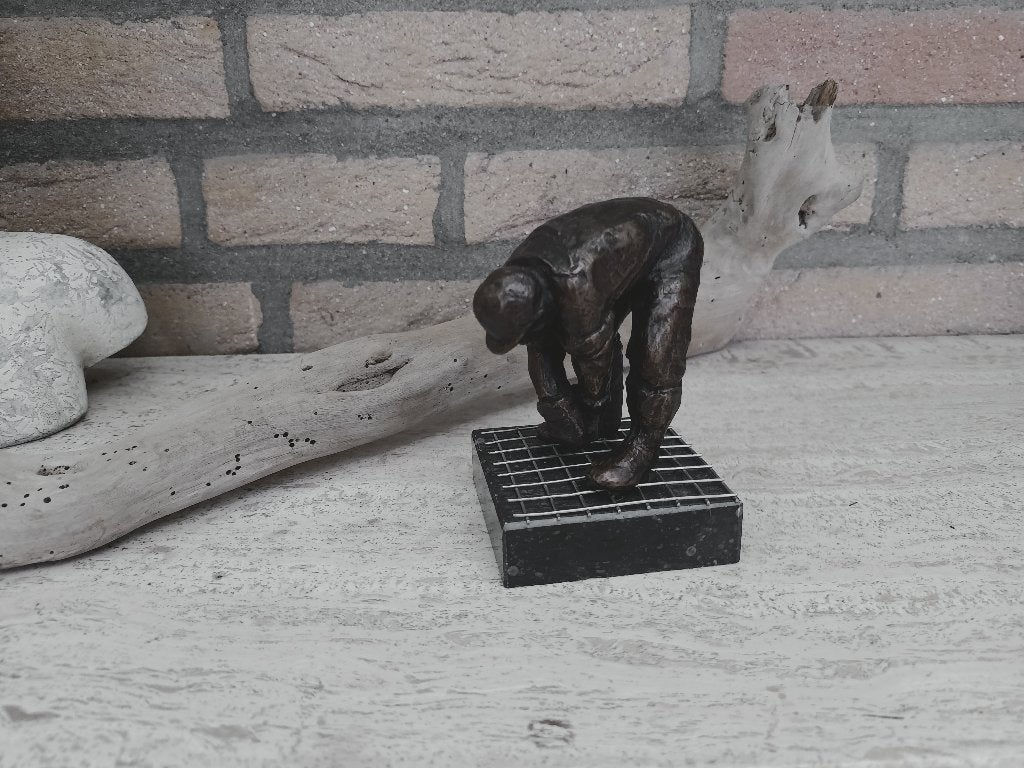 bronzen beeldje Marlies Noordkamp, de ijzervlechter, Verzamelen, Beelden en Beeldjes, Ophalen of Verzenden, Zo goed als nieuw