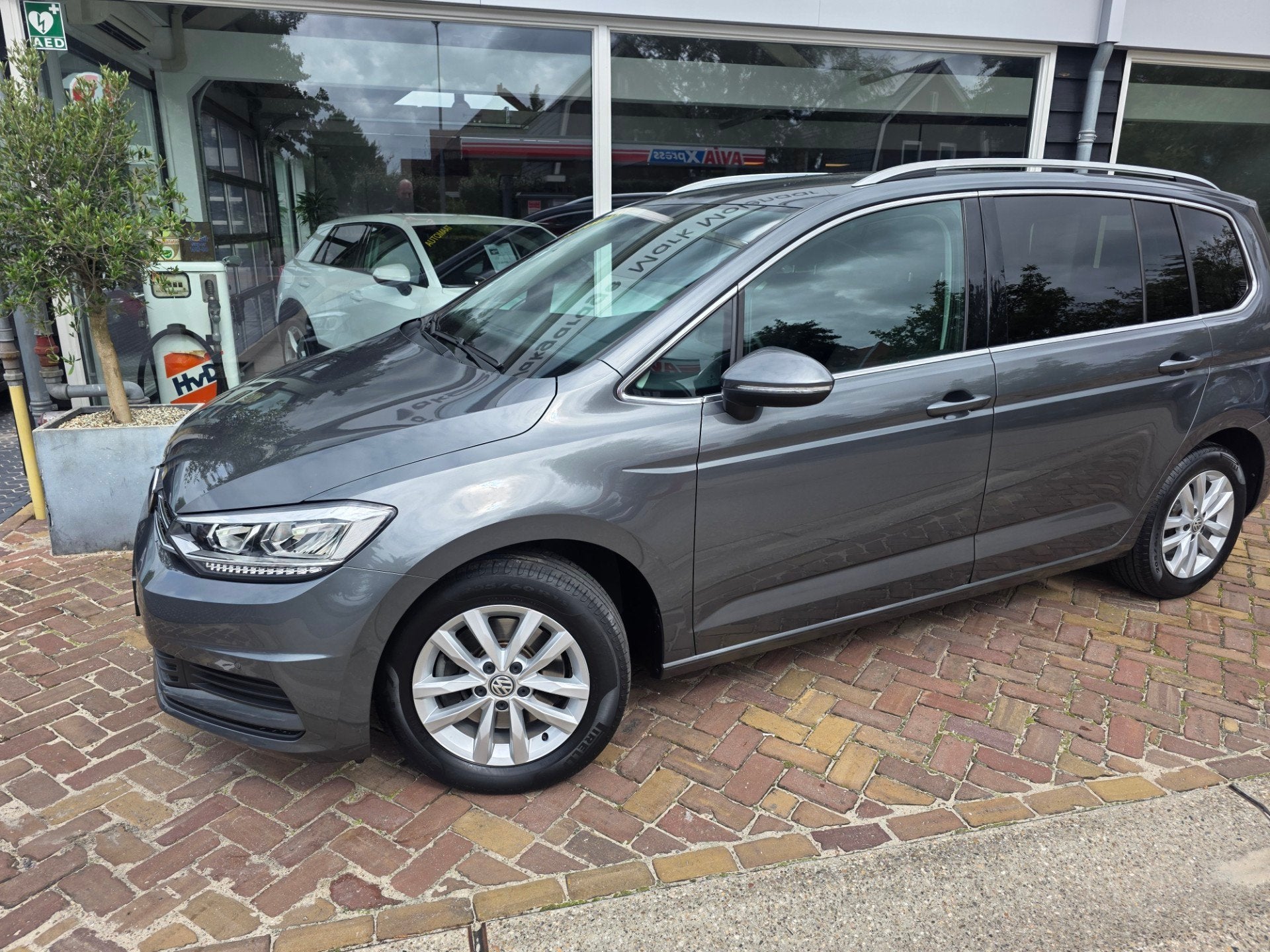 Volkswagen TOURAN 1.5 TSI Highline Business R 7persoons,trek, 15 km/l, 4 cilinders, 150 pk, Bedrijf