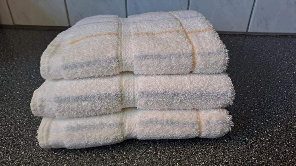 Set van 3 vintage handdoeken., Huis en Inrichting, Wit, Handdoek, Onbekend, Ophalen of Verzenden