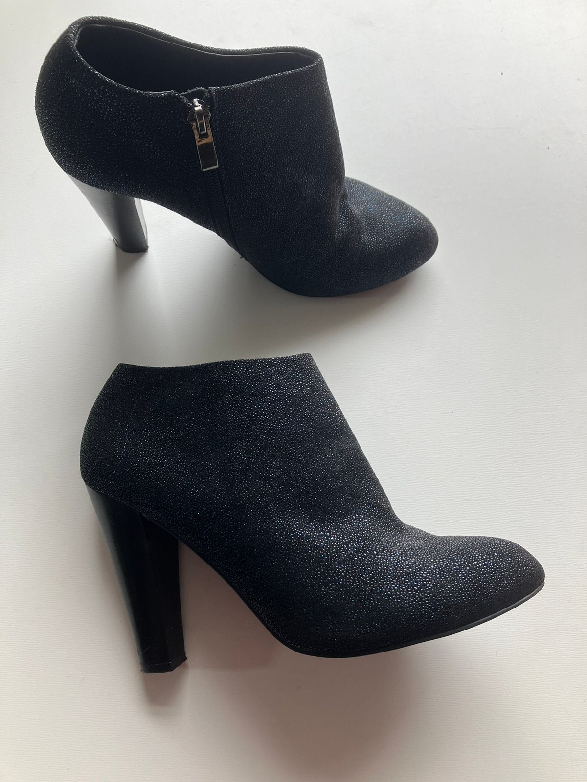 Manfield lage enkellaars zwart blauwe glitters 38,8 + top, Ophalen of Verzenden, Zo goed als nieuw, Zwart