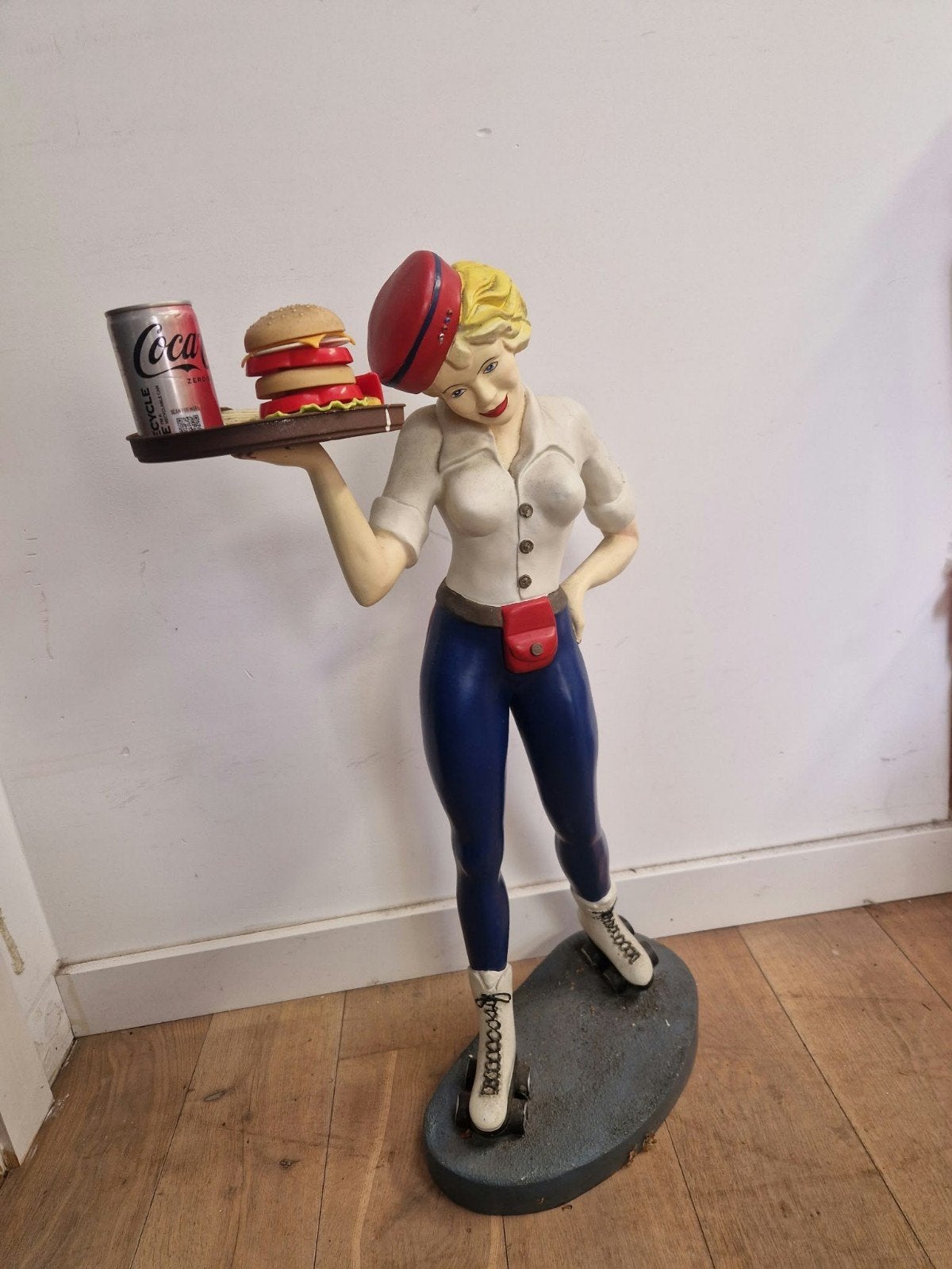 Vintage Roller Skate Serveerster Beeld - Diner Decoratie, Ophalen, 50 - 100 cm, Beeld, Composieten