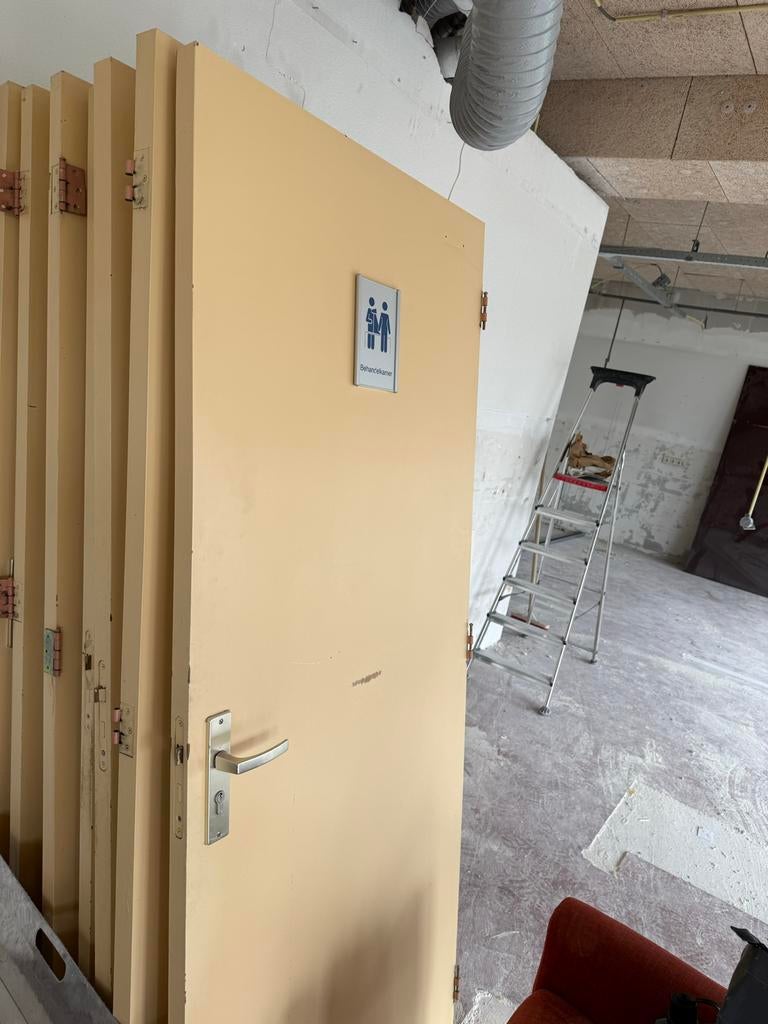 Partij deuren: 4 met slot, 5 zonder, 1 met raam (210x83cm), Doe-het-zelf en Verbouw, Ophalen, Gebruikt, 80 tot 100 cm, Binnendeur