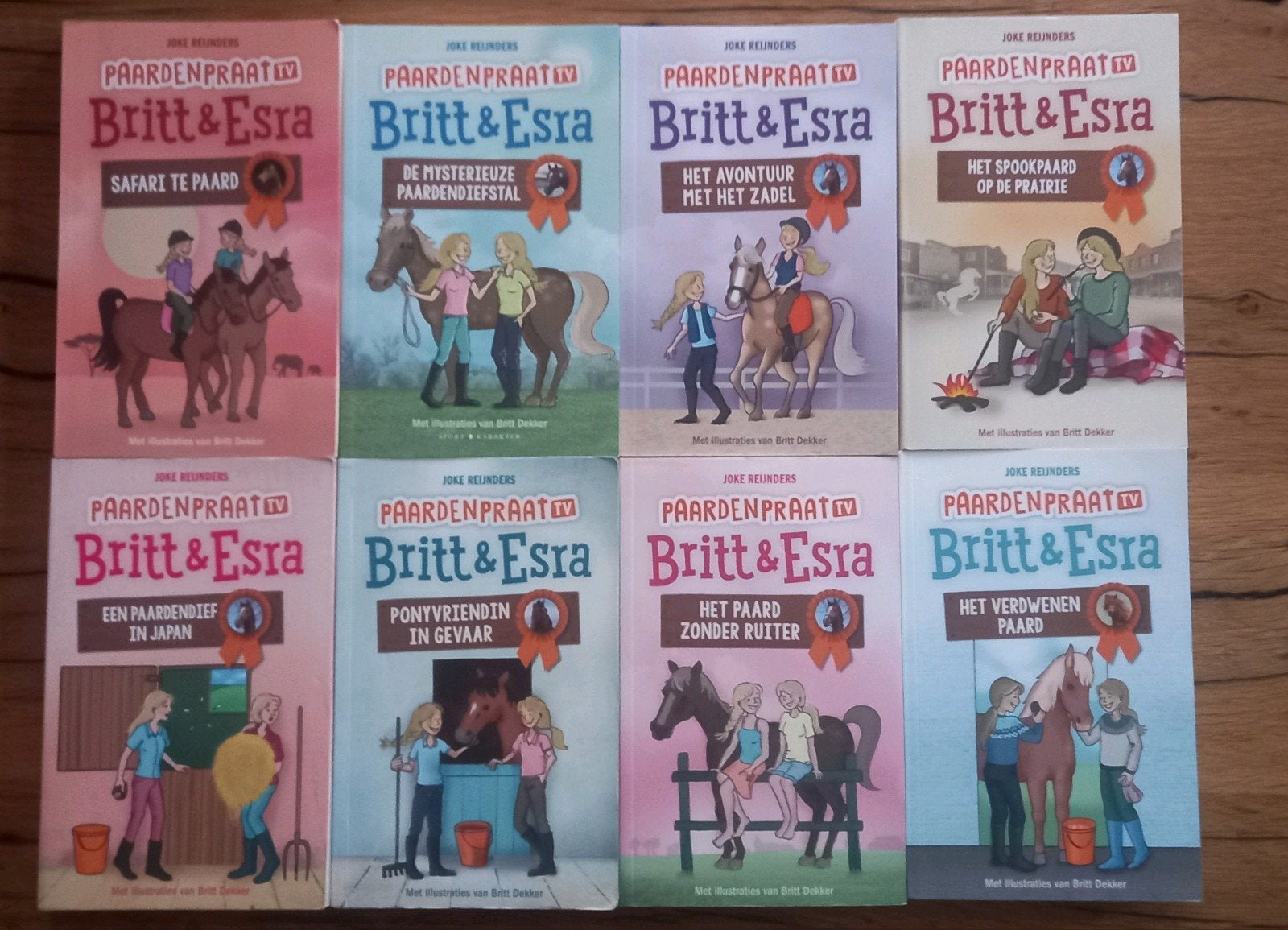Britt & Esra Paardenpraat TV Boekenreeks (8 delen), Ophalen of Verzenden, Gelezen, Joke Reijnders, Fictie