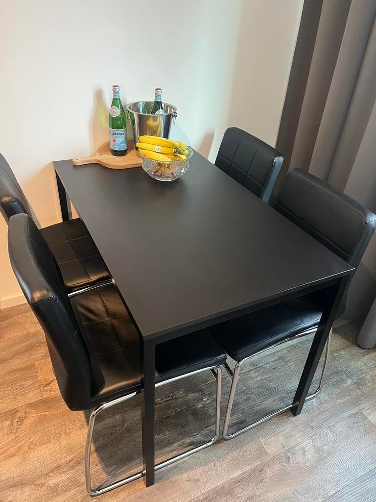 Ikea/ Eettafel/ Zwart, Ophalen of Verzenden, Zo goed als nieuw, 4 tot 6 stoelen