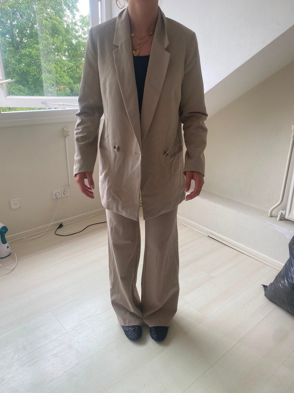 H&M Beige Pak (Jasje en Broek) - Maat XS, H&M, Kostuum of Pak, Beige, Ophalen of Verzenden