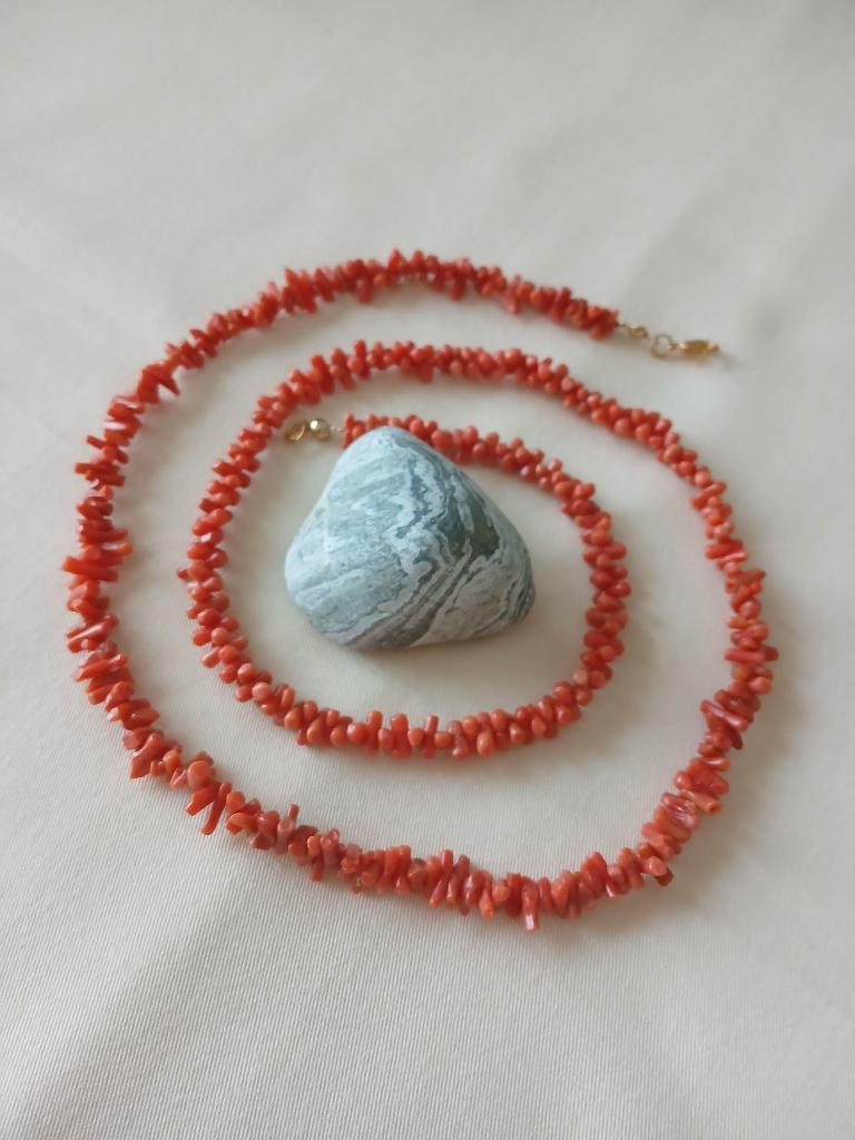 Bloedkoralen stokjes snoer, 77 cm, Sieraden, Tassen en Uiterlijk, Kettingen, Verzenden, Gebruikt, Oranje, Steen of Mineraal