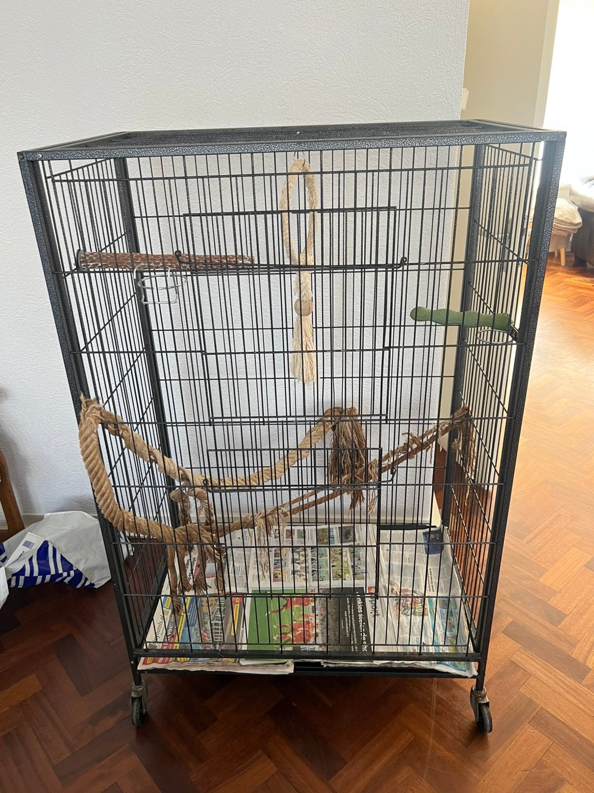 Vogelkooi papegaaien kooi te koop met inboedel, Ophalen, Gebruikt, Metaal, Vogelkooi