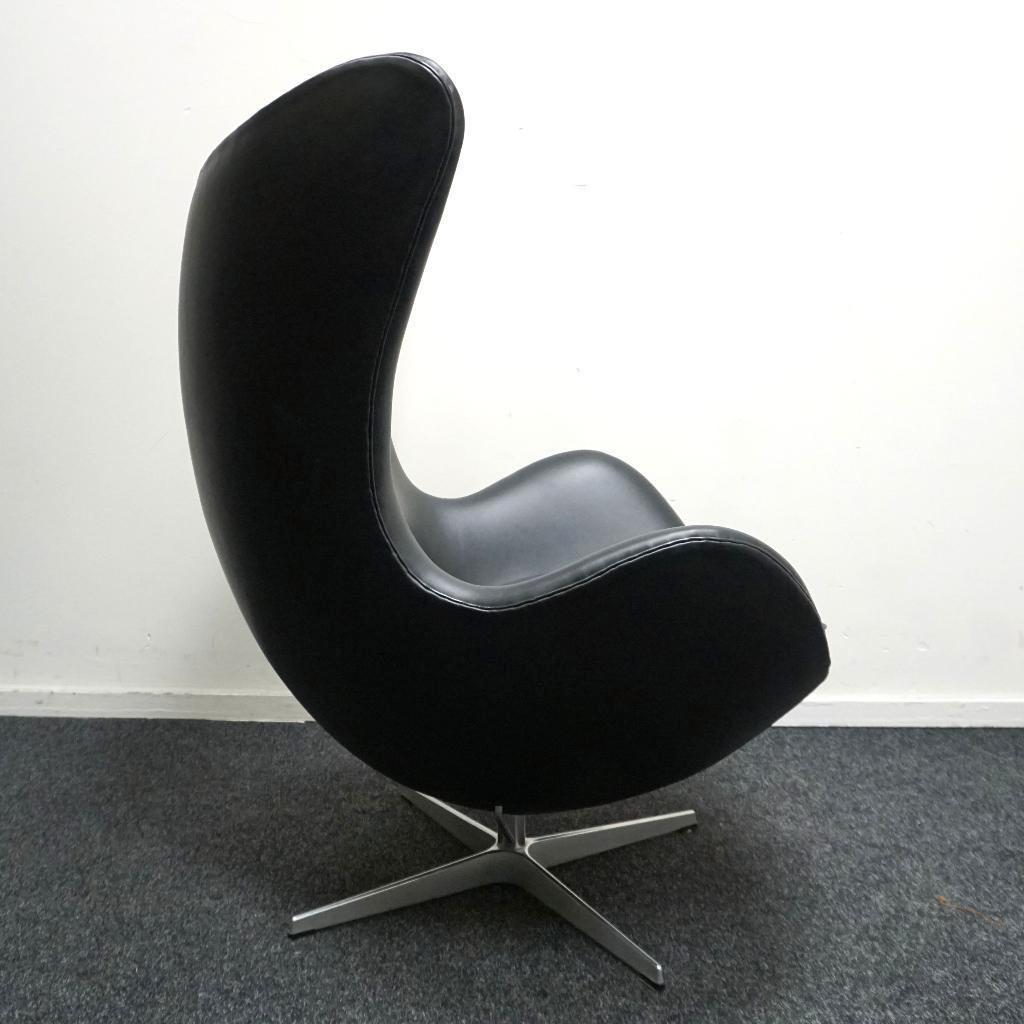 Fritz Hansen Egg Chair Fauteuil | Zwart Leer | Nieuwe stof, Huis en Inrichting, Gebruikt, -, -, 75 tot 100 cm