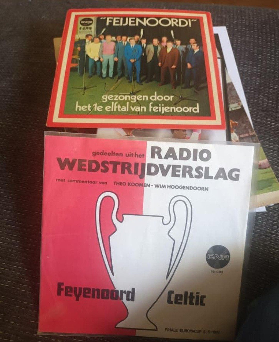 Feyenoord 2 singles/o.a.wedstrijdverslag Feyenoord-Celtic, Ophalen of Verzenden, Zo goed als nieuw, Feyenoord