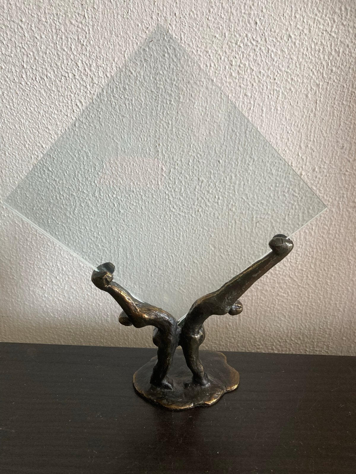 Bronzen sculptuur fotolijst Corry Ammerlaan, Groep mensen, Minder dan 20 cm, Ophalen of Verzenden, Brons