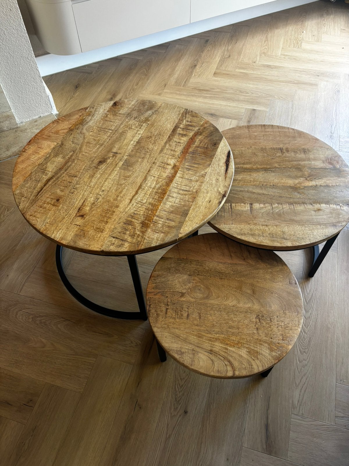 Set van 3 ronde salontafels van mangohout en metaal, Huis en Inrichting, Tafels | Salontafels, Ophalen, Rond, 50 tot 100 cm, Zo goed als nieuw