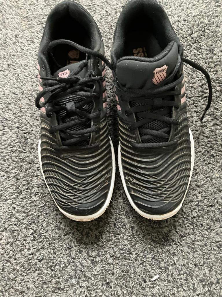 Tennisschoenen K-swiss mt 41,5, K-Swiss, Schoenen, Zo goed als nieuw, Ophalen