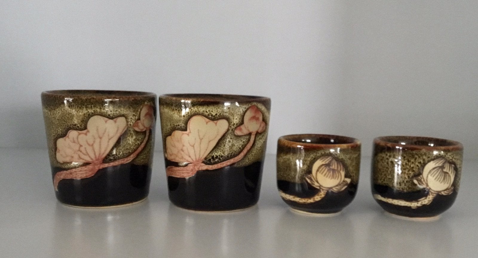 Set van 4 Thee/ espresso kopjes met lotusbloem design., Ophalen of Verzenden, Overige stijlen, Kop(pen) en/of Schotel(s)