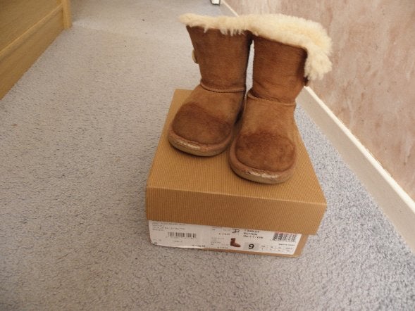 Echte laarsjes booties UGG BAILEY BUTTON 5991 mt 26 prima, Gebruikt, UGG, Jongen of Meisje, Ophalen of Verzenden