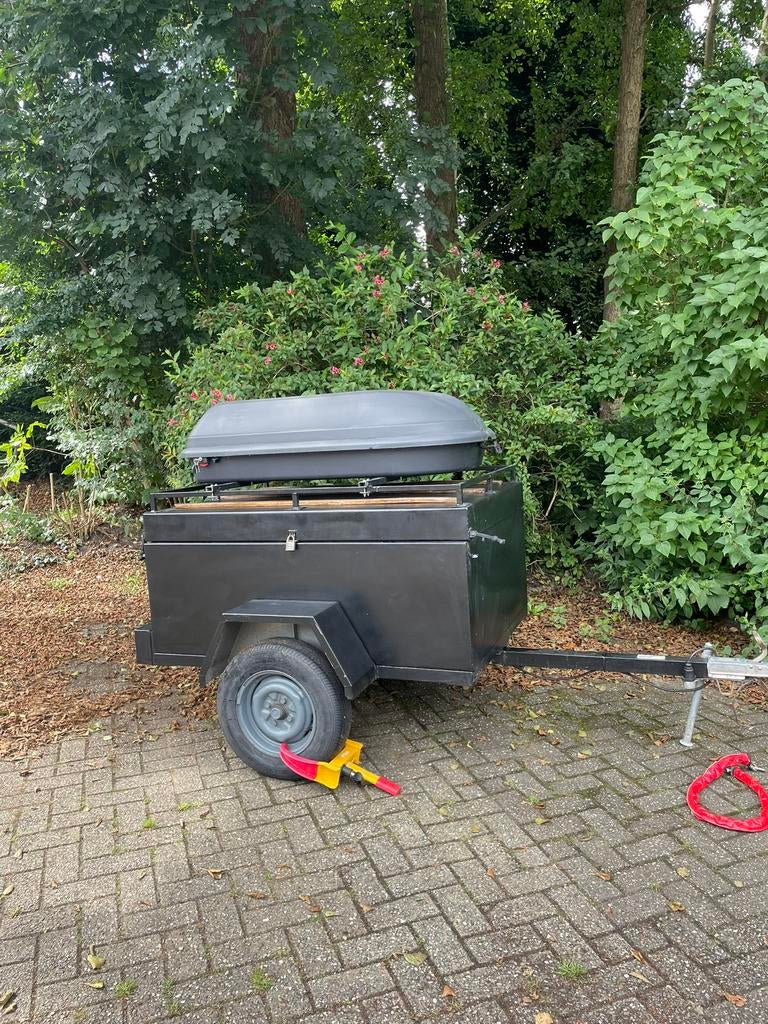 Aanhanger met dakkoffer en mogelijkheid fietsendrager, Ophalen, Gebruikt