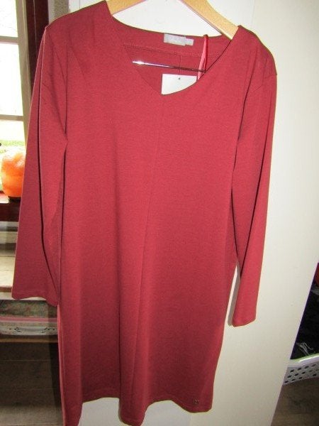 F1904 Ademloos mt 44-46 nieuw label jurk burgundy wijnrood, Verzenden, Maat 42/44 (L), Nieuw, Ademloos
