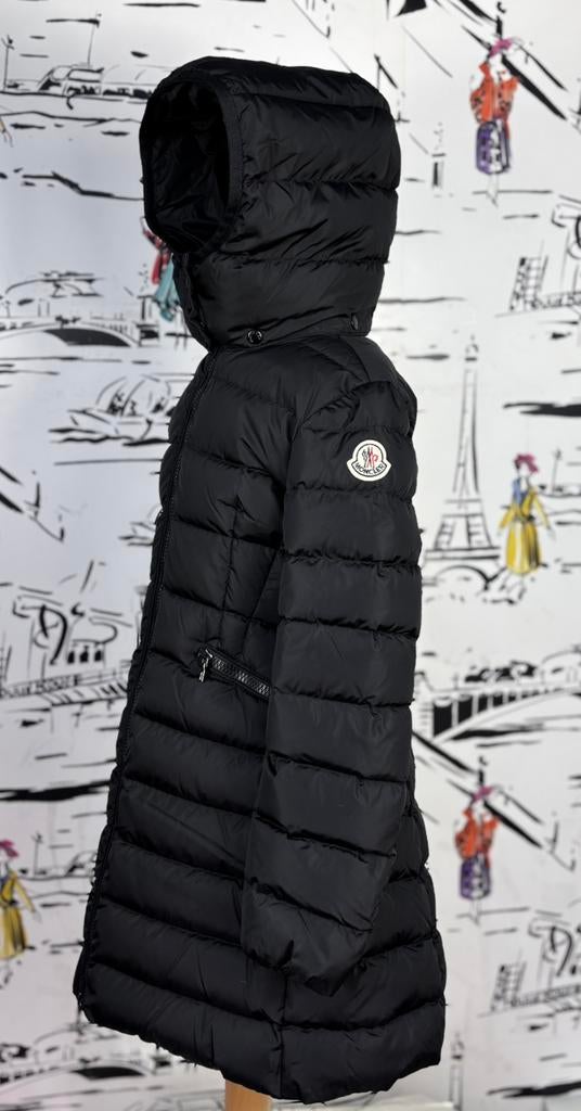 Moncler all black charpal winterjas meisje maat 8 (780 euro), Kinderen en Baby's, Kinderkleding | Maat 128, Moncler EU, Zo goed als nieuw
