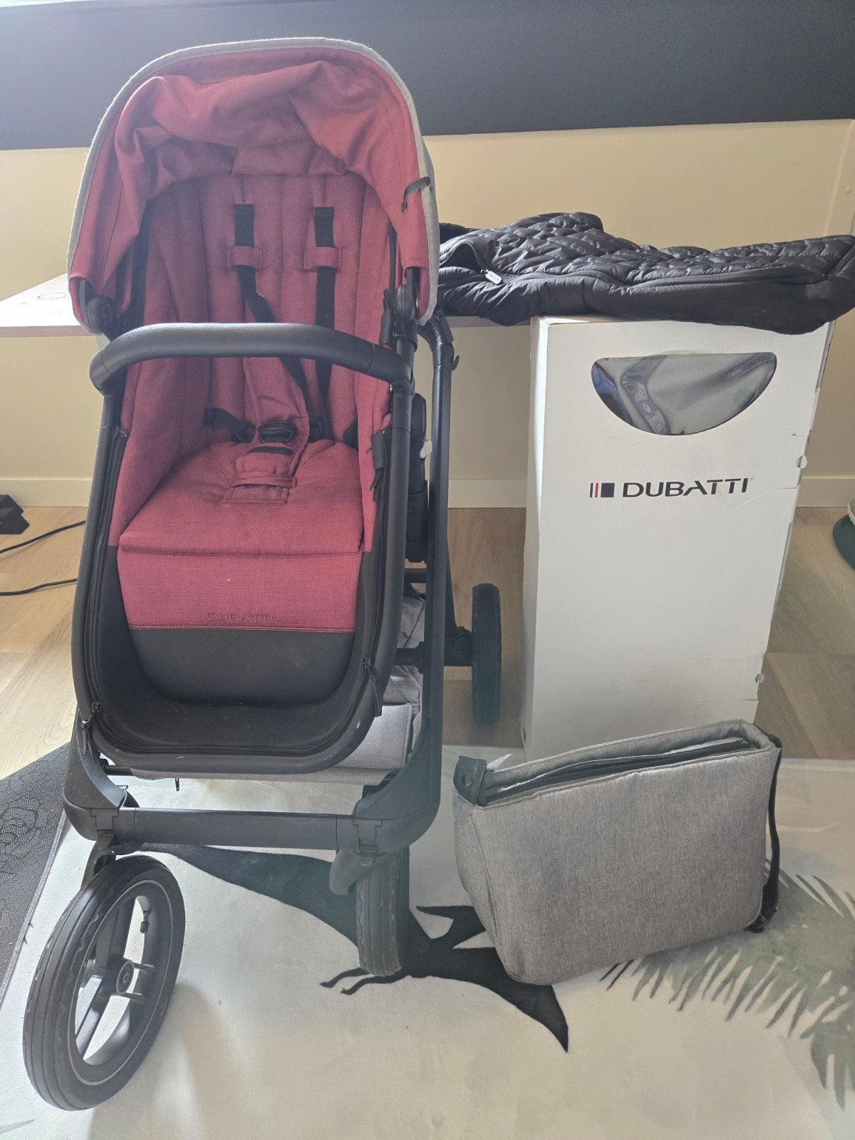 Dubatti kinderwagen met bijpassende tas en trappelzak, Ophalen, Zo goed als nieuw, Kinderwagen, Overige merken