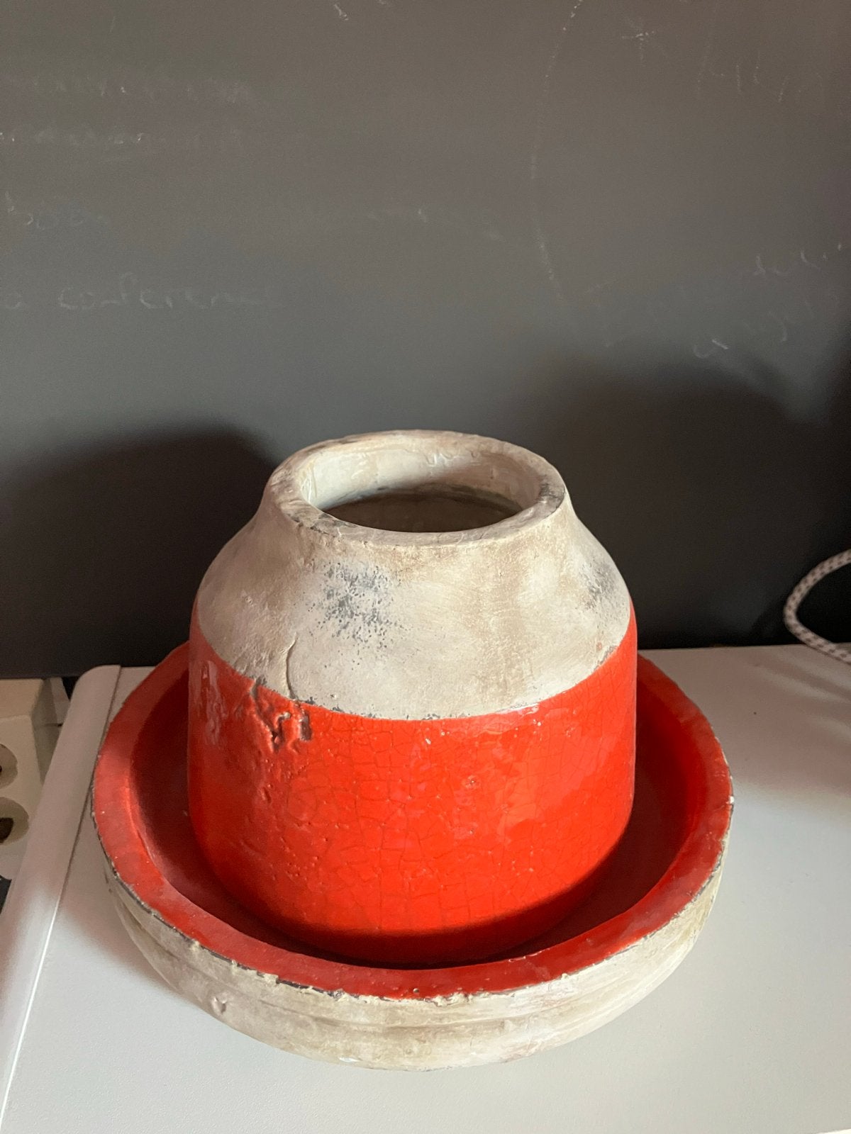 Decoratieve terracotta pot met schaal - Oranje/Wit, Antiek en Kunst, Ophalen