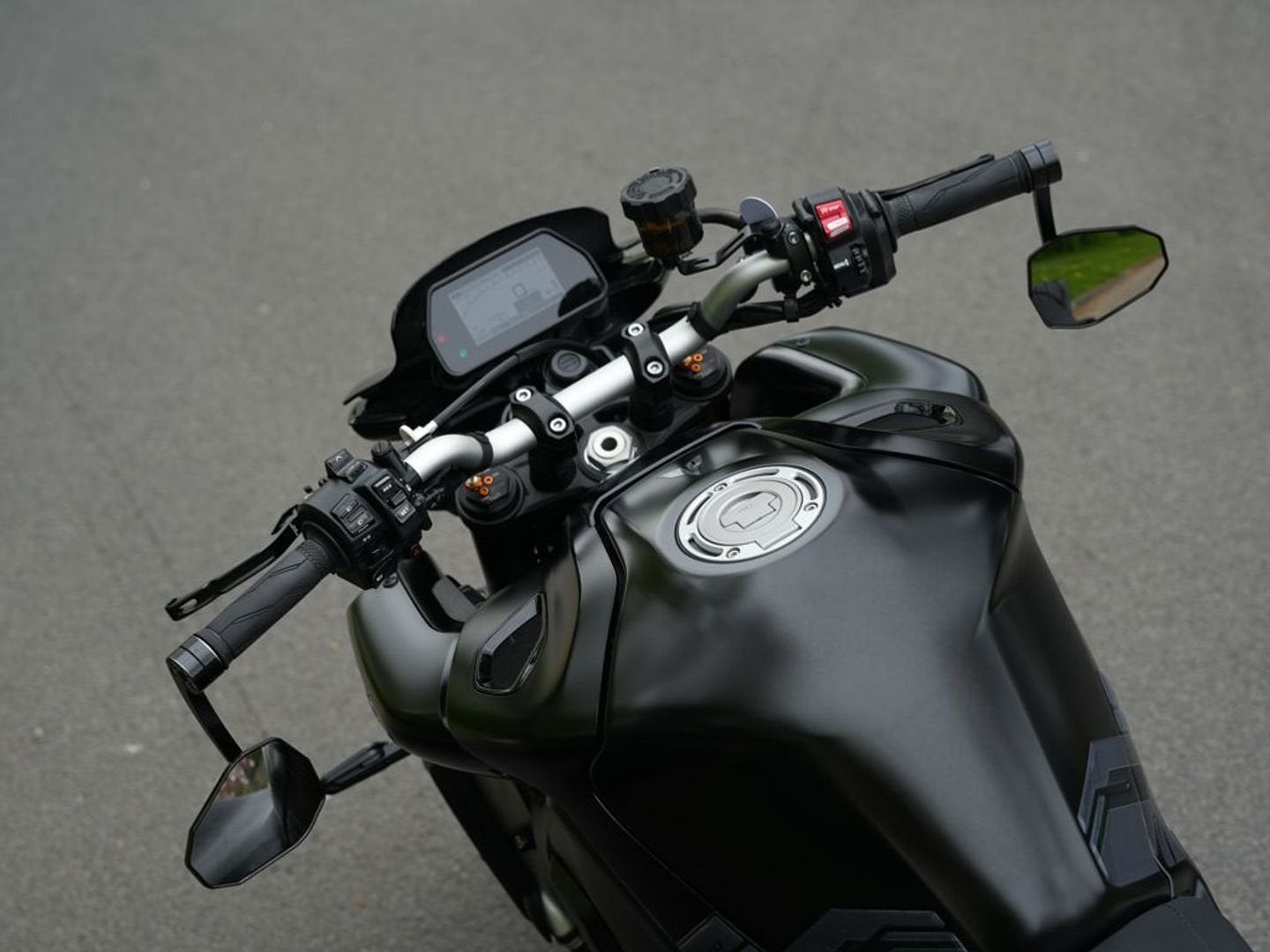 Yamaha MT 10 | Black on Black | Akrapovic ! (bj 2022) 13,370, 4 cilinders, Motorrijbewijs A, Bedrijf, Onbekend