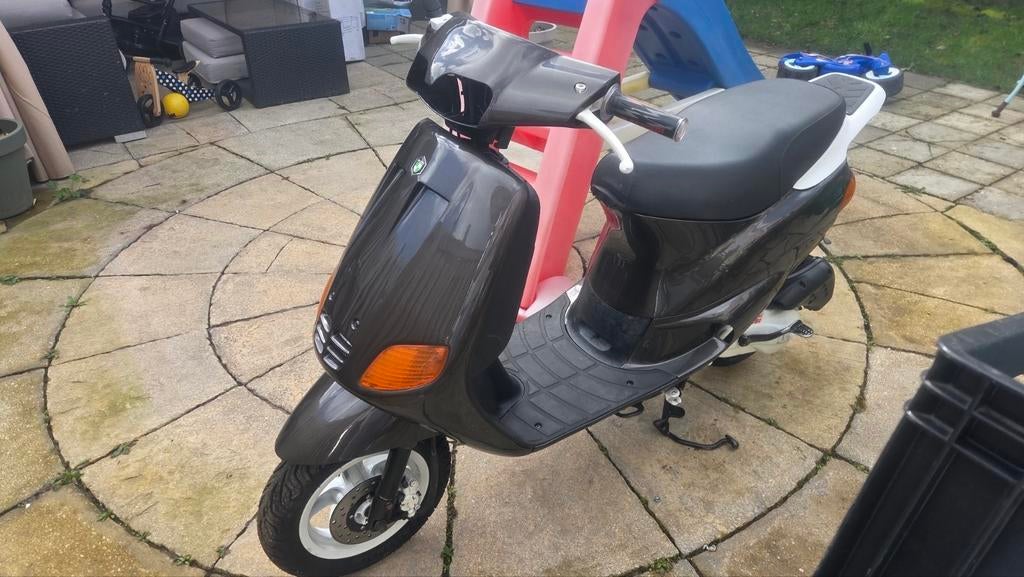 Volledig gereviseerde Zip 98 - Zo goed als nieuw!, Fietsen en Brommers, Brommeronderdelen | Scooters, Ophalen, Nieuw, Overige typen