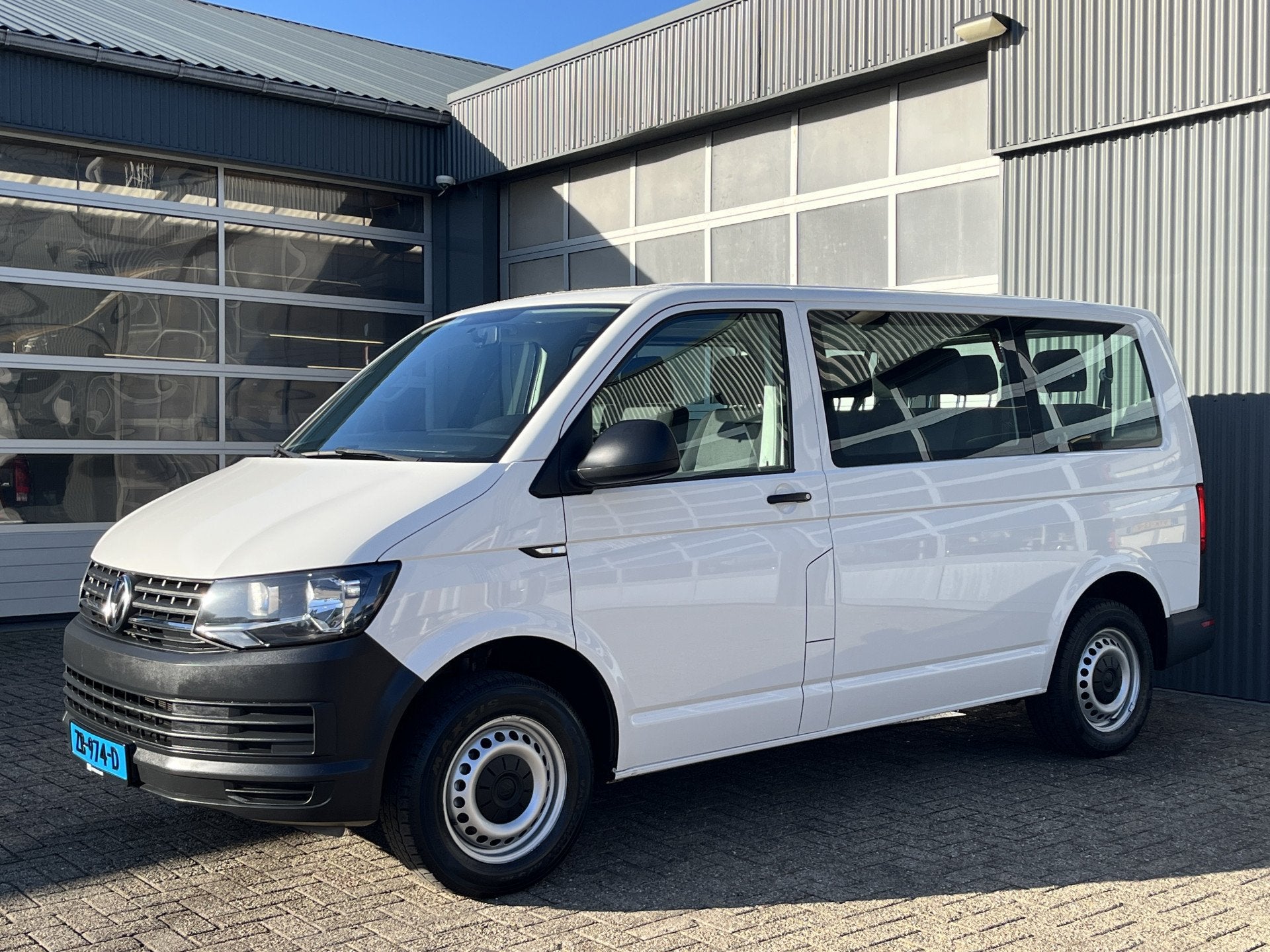 Volkswagen Transporter Kombi 2.0 TDI L1H1 Incl btw 9-Persoon, Auto's, Voorwielaandrijving, Gebruikt, 241 €/maand, Wit