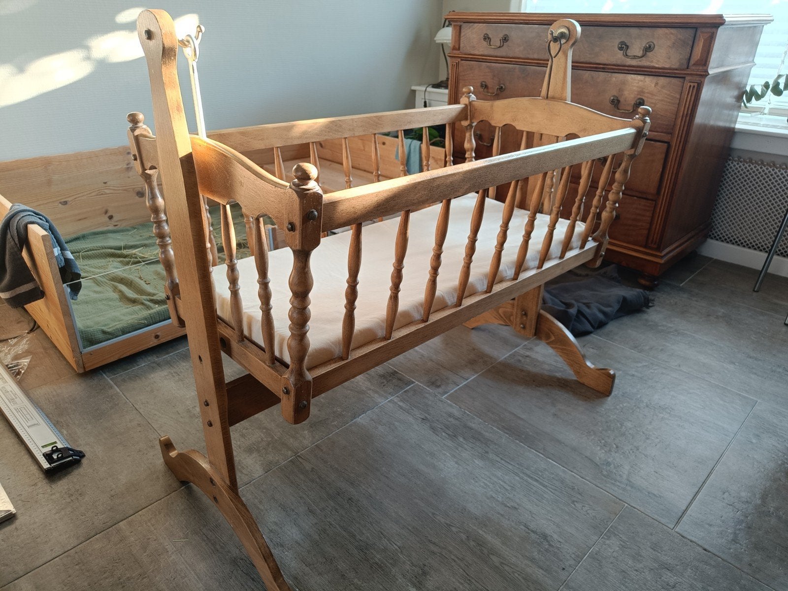 Wieg schommelwieg hout antiek brocante vintage, Kinderen en Baby's, Babywiegjes en Ledikanten, Ophalen, Gebruikt, Wieg