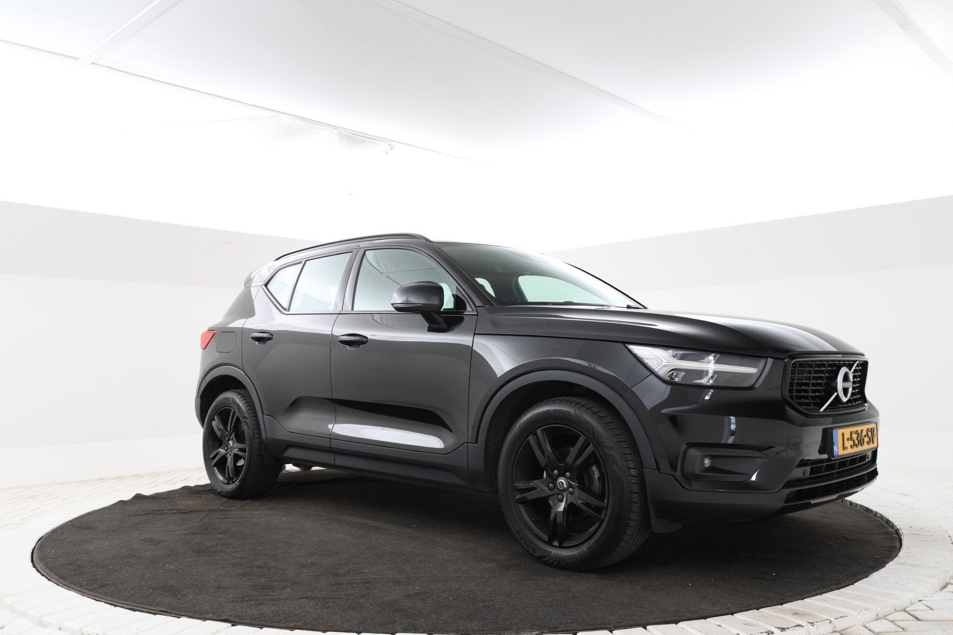 Volvo XC40 1.5 T3 Momentum IntelliSafe, Carplay, Half Leer,, Gebruikt, Euro 6, Met garantie (alle), Zwart