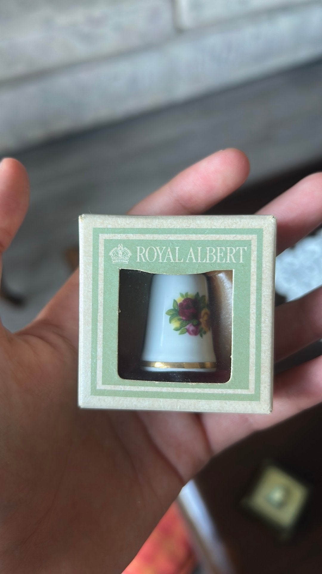 Royal albert vingerhoedje, Ophalen of Verzenden, Zo goed als nieuw, Poppenhuis